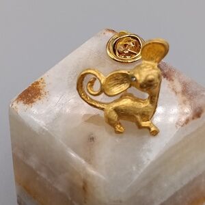 Sweet little winking, goldtone mouse lapel pin